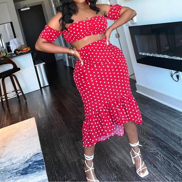 Two piece set - Picture 2 of 2